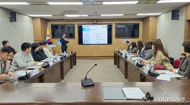 수원시가 ‘2026 교통안전 특별실태조사 과업설명회’를 개최하고 있다.